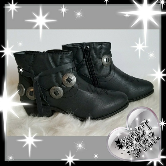 ect! Shoes - New ect Womens Boho style booties!